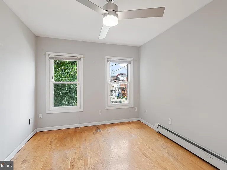 130 E Randall St — Photo 28