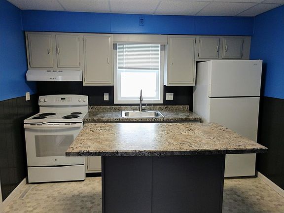 3rd image of 302 2nd Ave NW
