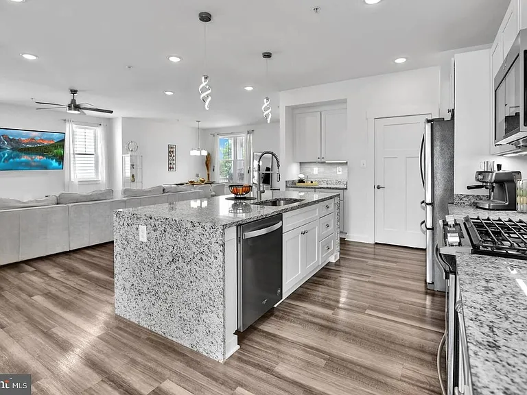 1003 Furgeson Ln — Photo 35