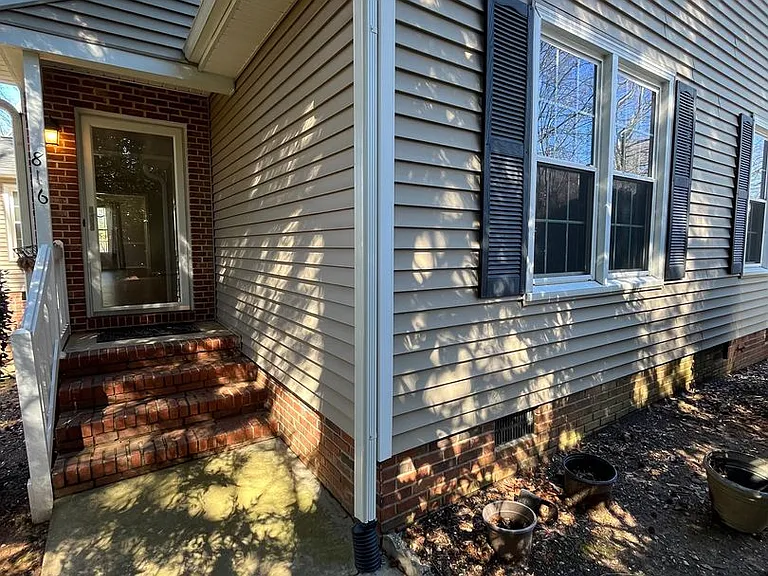 816 Market Pl — Photo 2