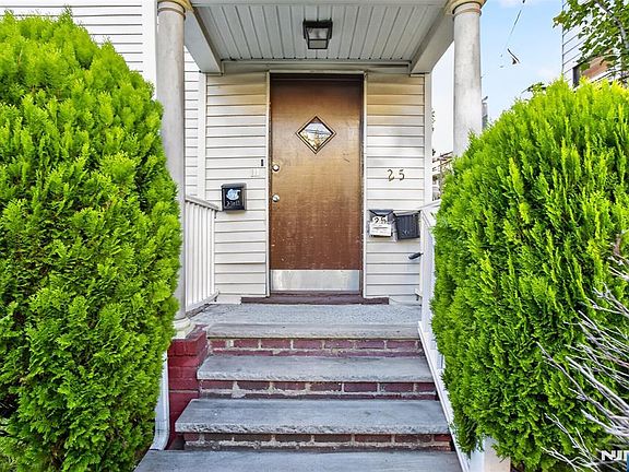 3rd image of 23-25 Leo Place