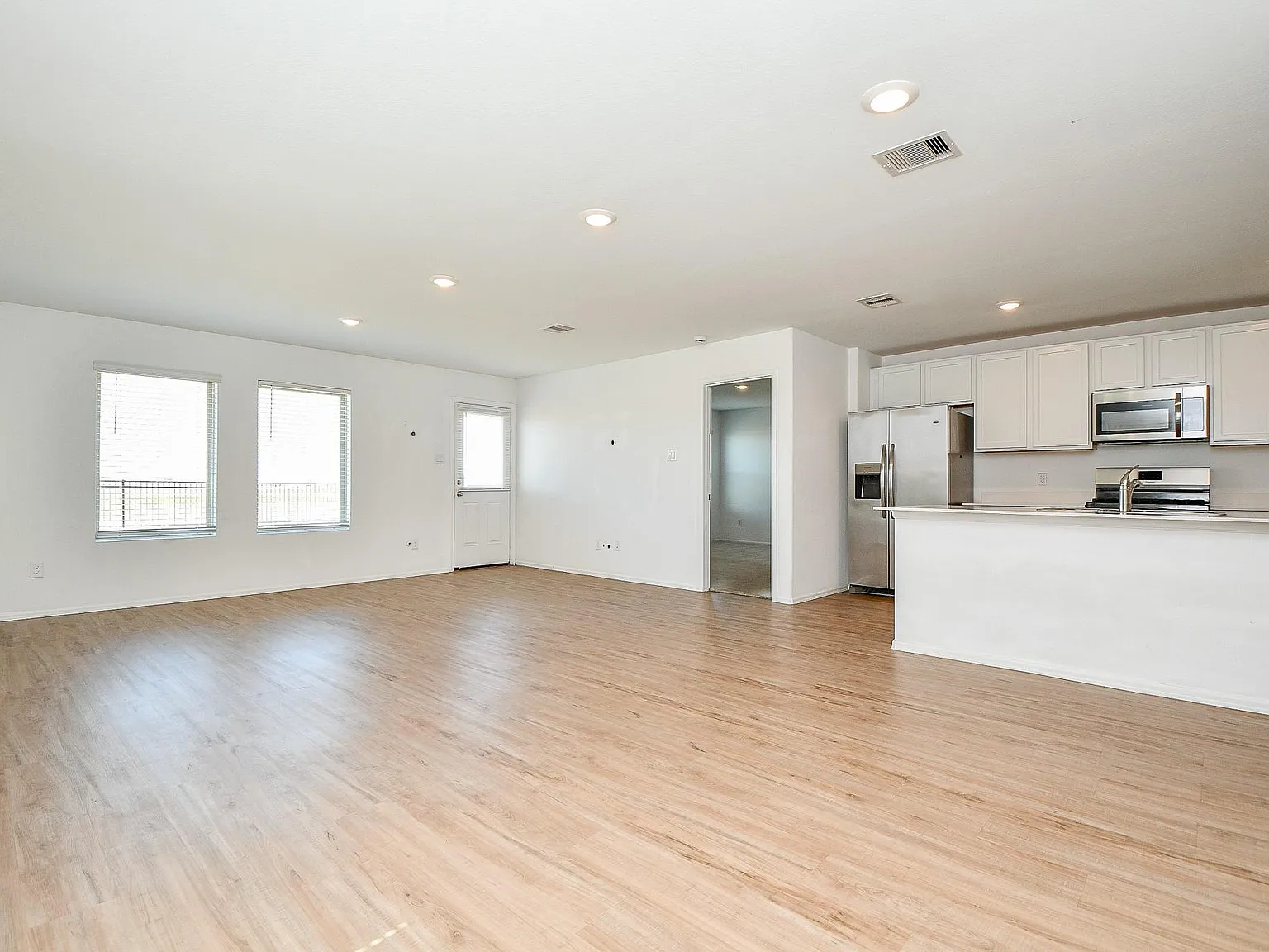 4 bed, 2.0 bath, 1745 sqft, $2,100 — Photo 3
