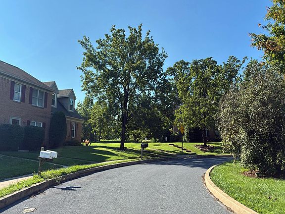 5th image of 402 Stonecrest Ct
