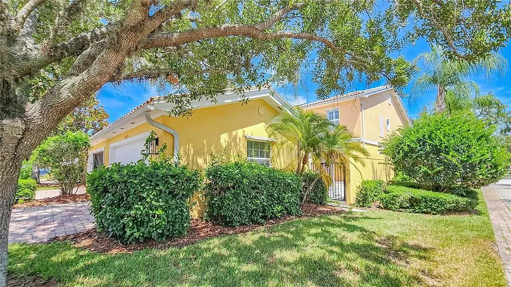 4 bed, 3.0 bath, 1720 sqft, $2,800 — Photo 2