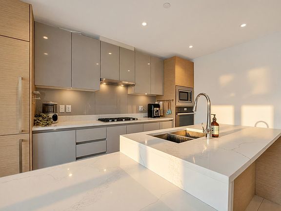 5th image of 3538 Sawmill Cres #512