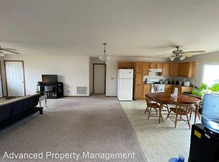 413 Brookway Dr, Manhattan, KS 66502