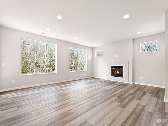 Picture of Model at a different community. Specs can be different.>