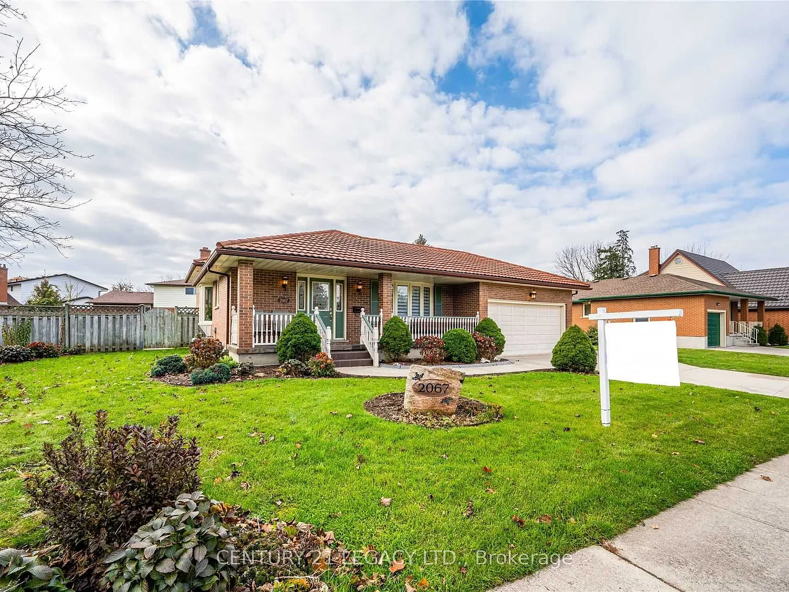 2 bed, $1,900 — Photo 2