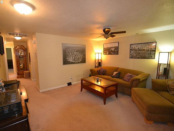5th image of 1614 NE 65th St