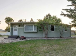 2137 California Dr, Minot, ND 58703