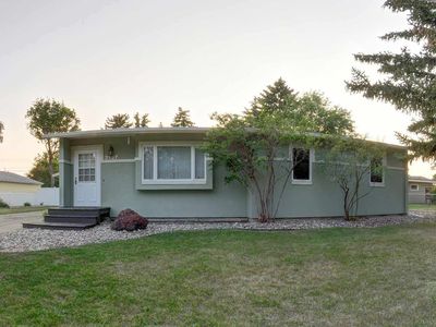 2137 California Dr, Minot, ND, 58703