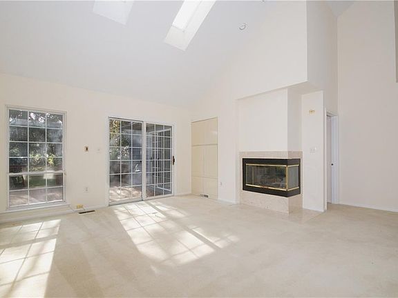 5th image of 25 Fairway Blvd