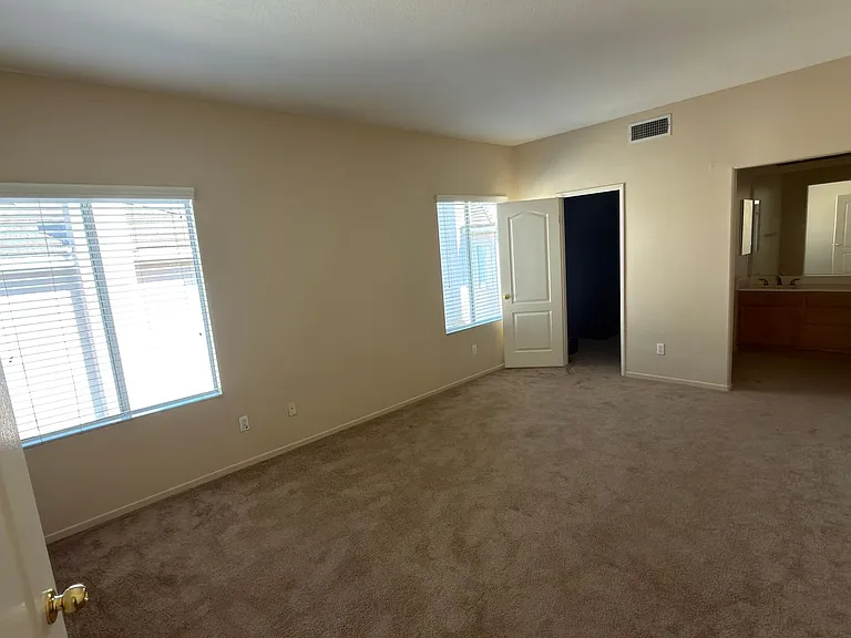 205 Venetia Way — Photo 16