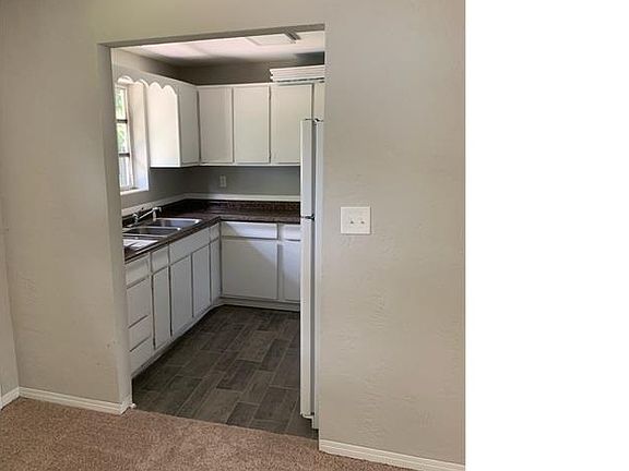 3rd image of 1037 Imperial Dr
