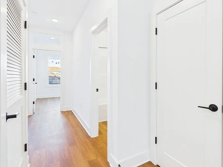 907 Bainbridge St #A — Photo 13