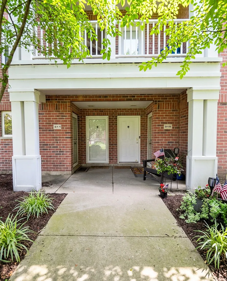 2 bed, 1.5 bath, 1584 sqft, $2,095 — Photo 1