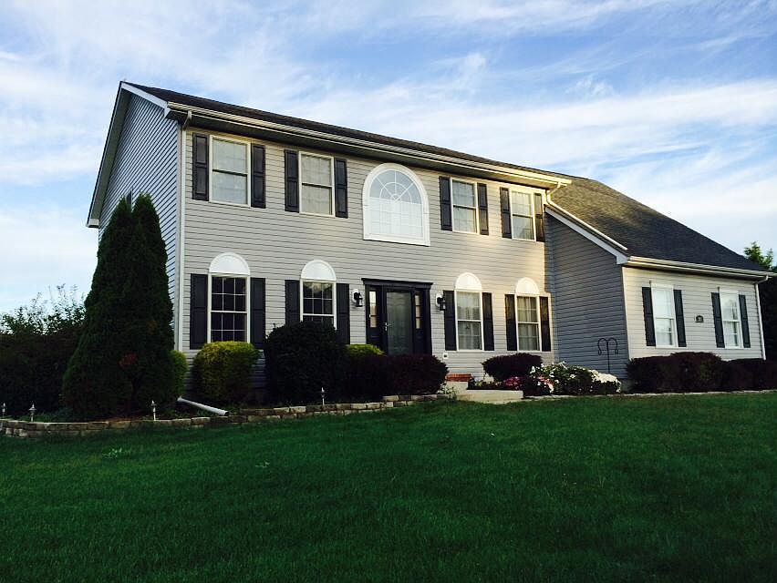 1st image of 207 Cheshire Dr