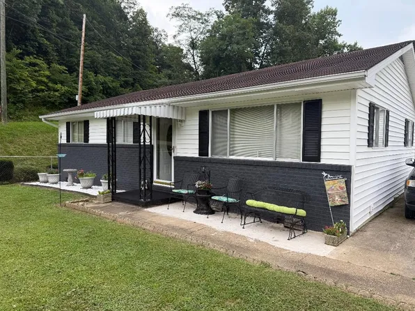 828 Buffalo Creek Rd, Huntington, WV 25704