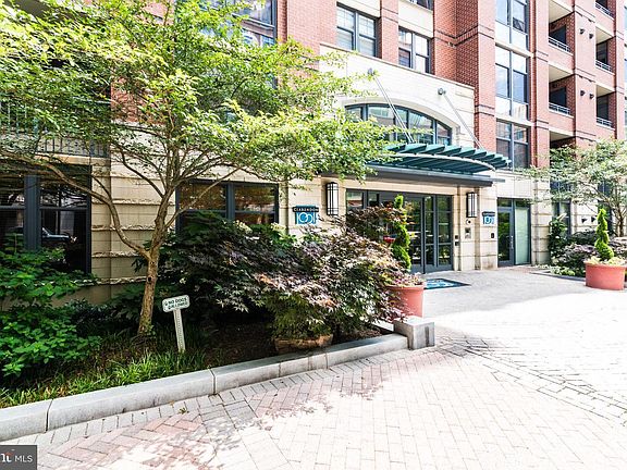 2nd image of 1021 N Garfield St APT 521