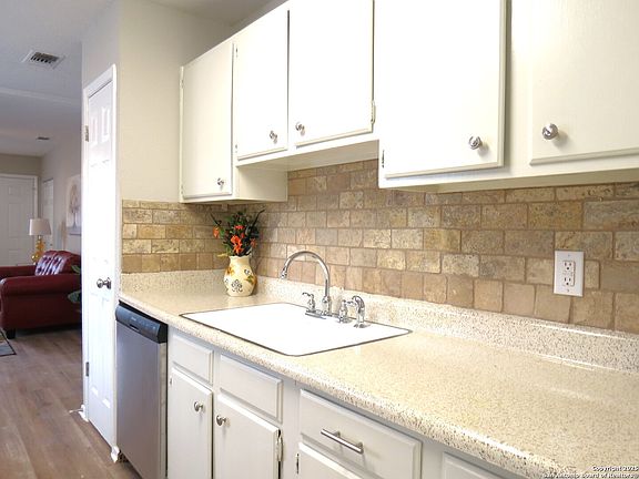 5th image of 519 Park Grove