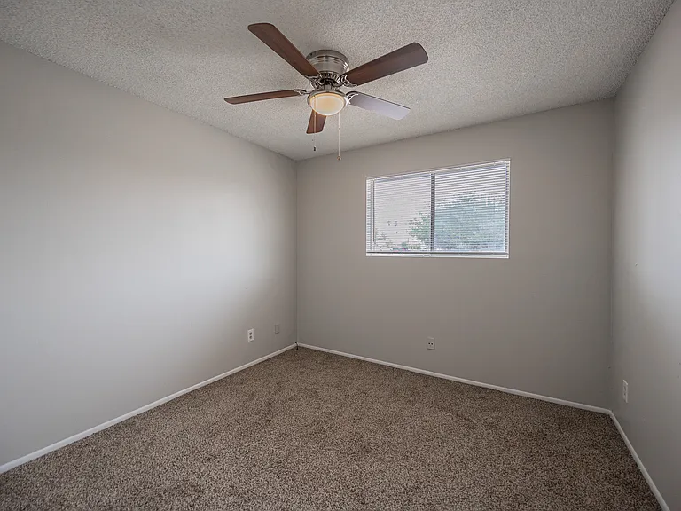 427 E Malibu Dr — Photo 16