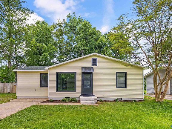 2nd image of 1703 Buena Vista Cir SE