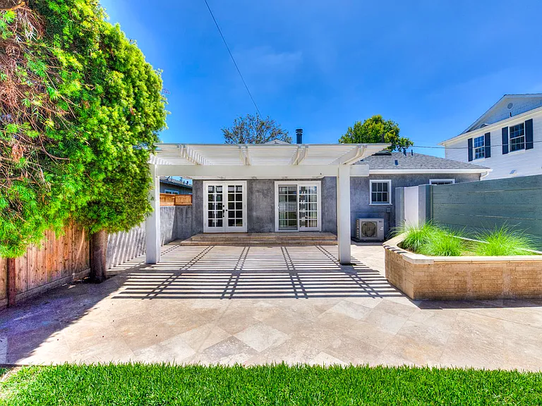 324 Flower St — Photo 3