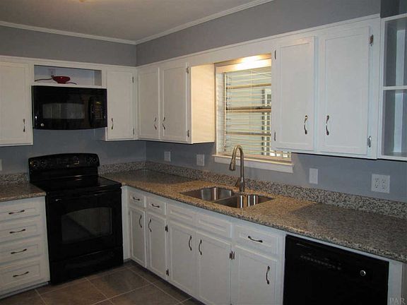 2nd image of 3020 Lenora Pl