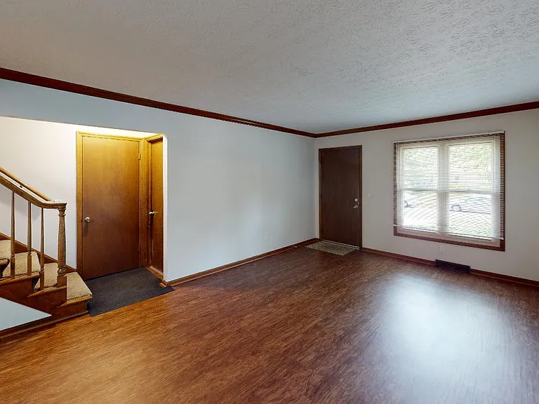 5483 Archway Dr — Photo 2
