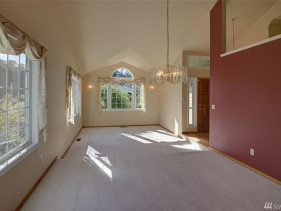 2nd image of 324 Evergreen Ln