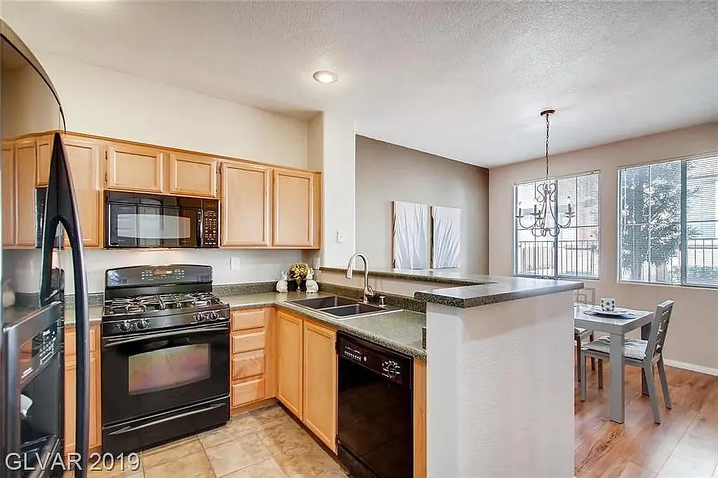 2 bed, 2.5 bath, 1273 sqft, $1,800 — Photo 3