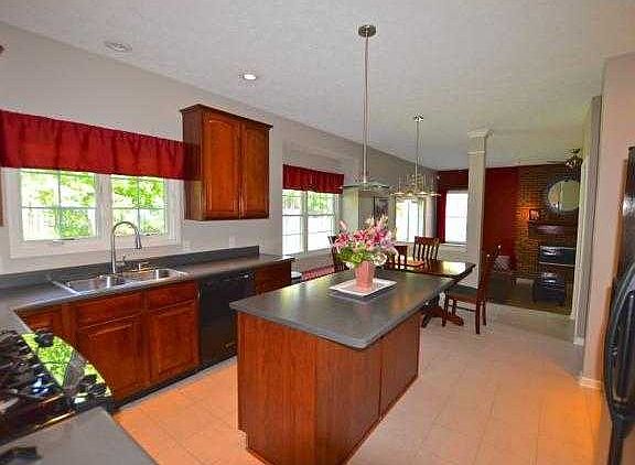 4th image of 15073 Windsor Ln