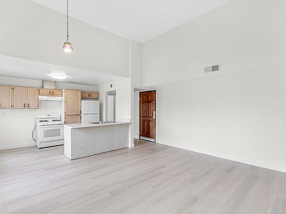 2nd image of 8831 Van Nuys Blvd APT 203