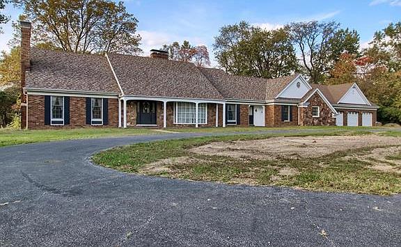 3rd image of 103 Lakewood Dr