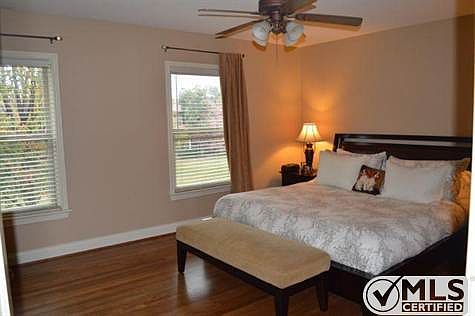 5th image of 6402 Bordeaux Ave #6402