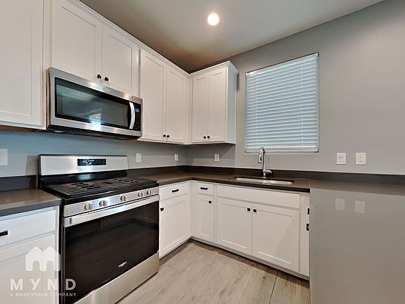 3rd image of 511 N 108th Ave