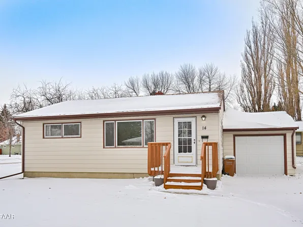 14 Wylie Ct, East Grand Forks, MN 56721