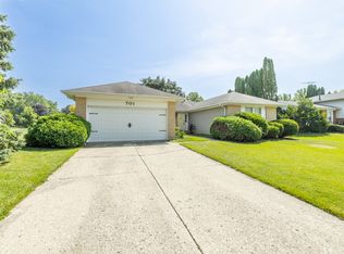 701 Butterfield Dr, Algonquin, IL 60102