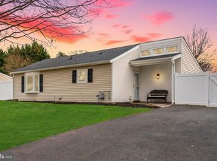 6 Dundalk Ln, Sicklerville, NJ 08081