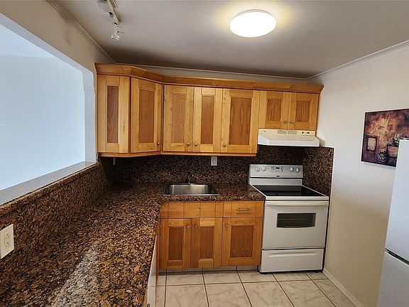 5th image of 16740 NE 9th Avenue #807