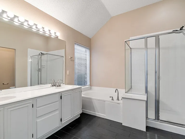 615 Lake Bridge Dr — Photo 19