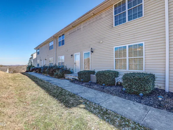 622 Grays Pointe Ct, Johnson City, TN 37615