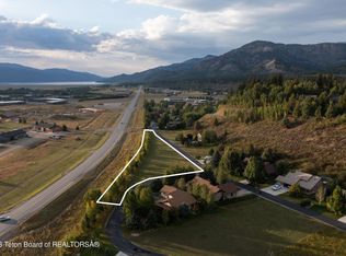 1 Meadow Ridge Rd, Alpine, WY 83128