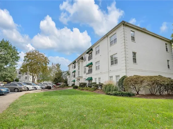 100 Sunset Cir Unit 304, Greensboro, NC 27408