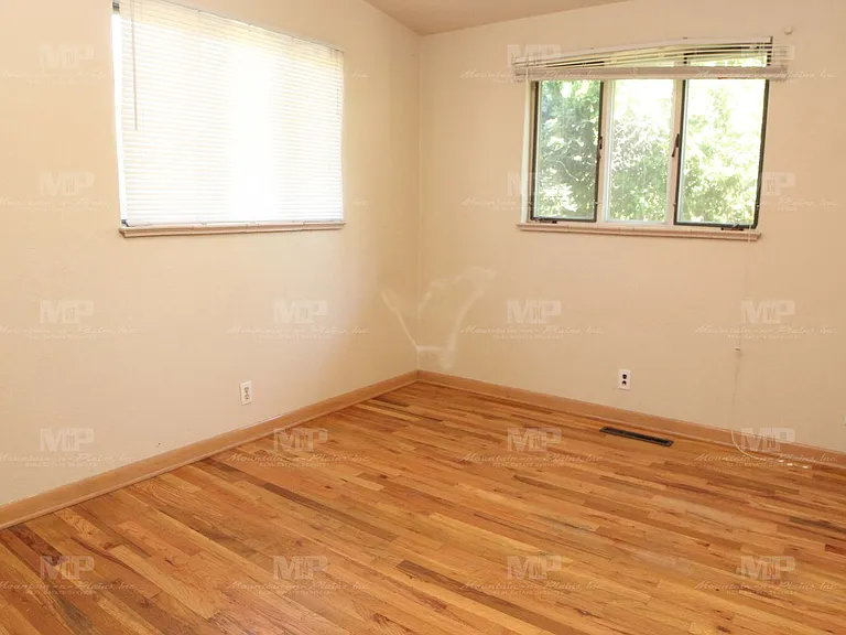 523 S Grant Ave — Photo 9