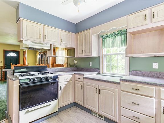 4th image of 513 Cedar St