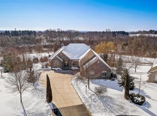 2641 Rutherford Pl, Jackson, WI 53037