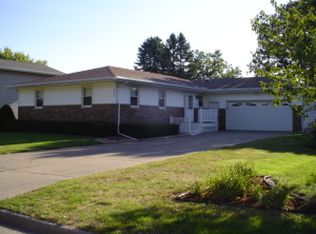 1111 Sunrise Cir, Muscatine, IA 52761