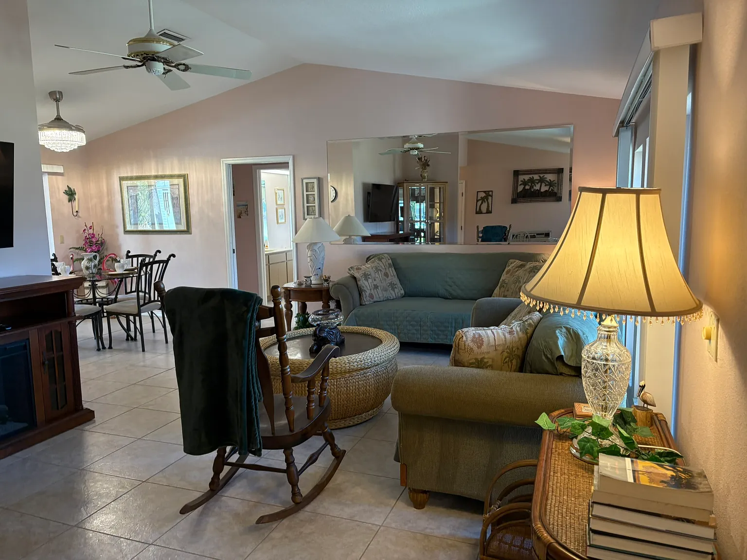 3 bed, 1600 sqft, $5,200 — Photo 2