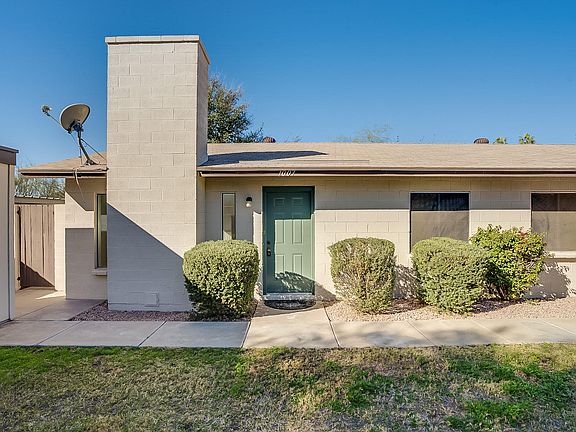 2nd image of 1007 W Laguna Dr